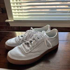 Reebok gum sole sneakers WOMENS 9.5 like new!